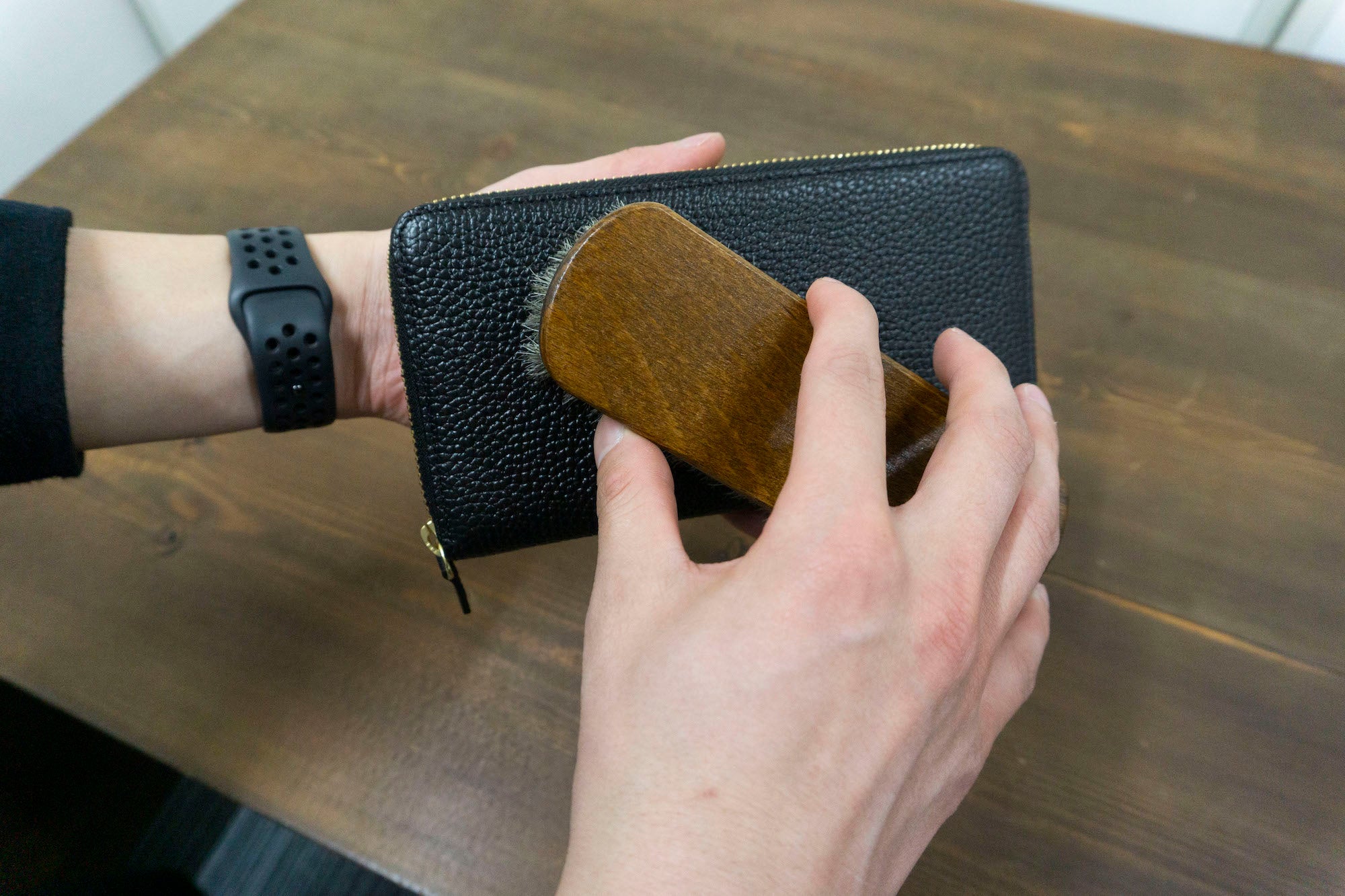 你的錢包還好嗎？ 1分鐘教你如何檢查錢包是否有污漬並進行清潔！ – HushTug