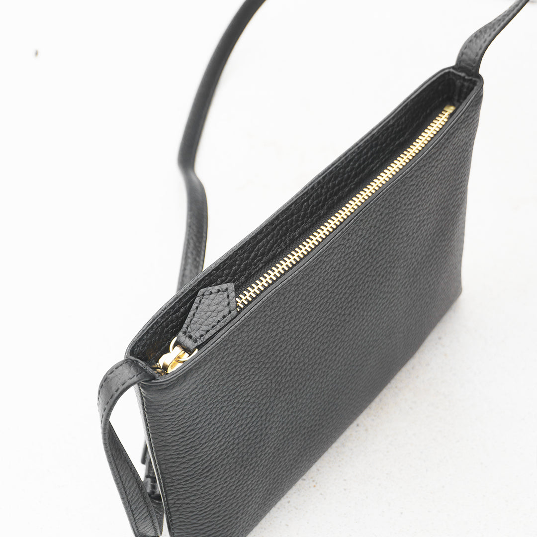 レザーサコッシュ ブラック