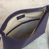 レザーサコッシュ ミディアム ネイビー