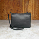 中型黑色皮革挎包