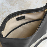 中型黑色皮革挎包