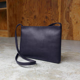 レザーサコッシュ ミディアム ネイビー