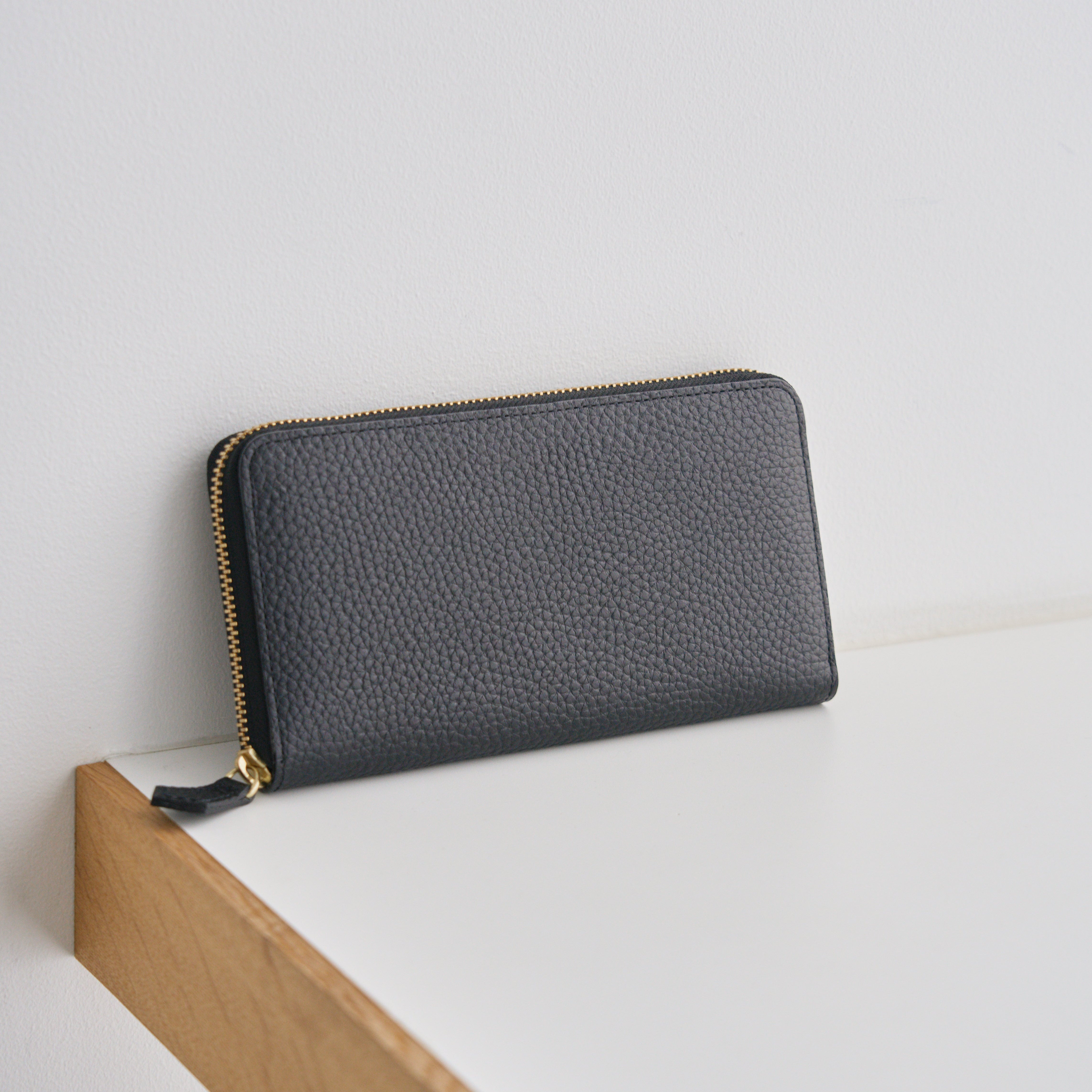 Pure Shrink Leather Round Zip Wallet in Black