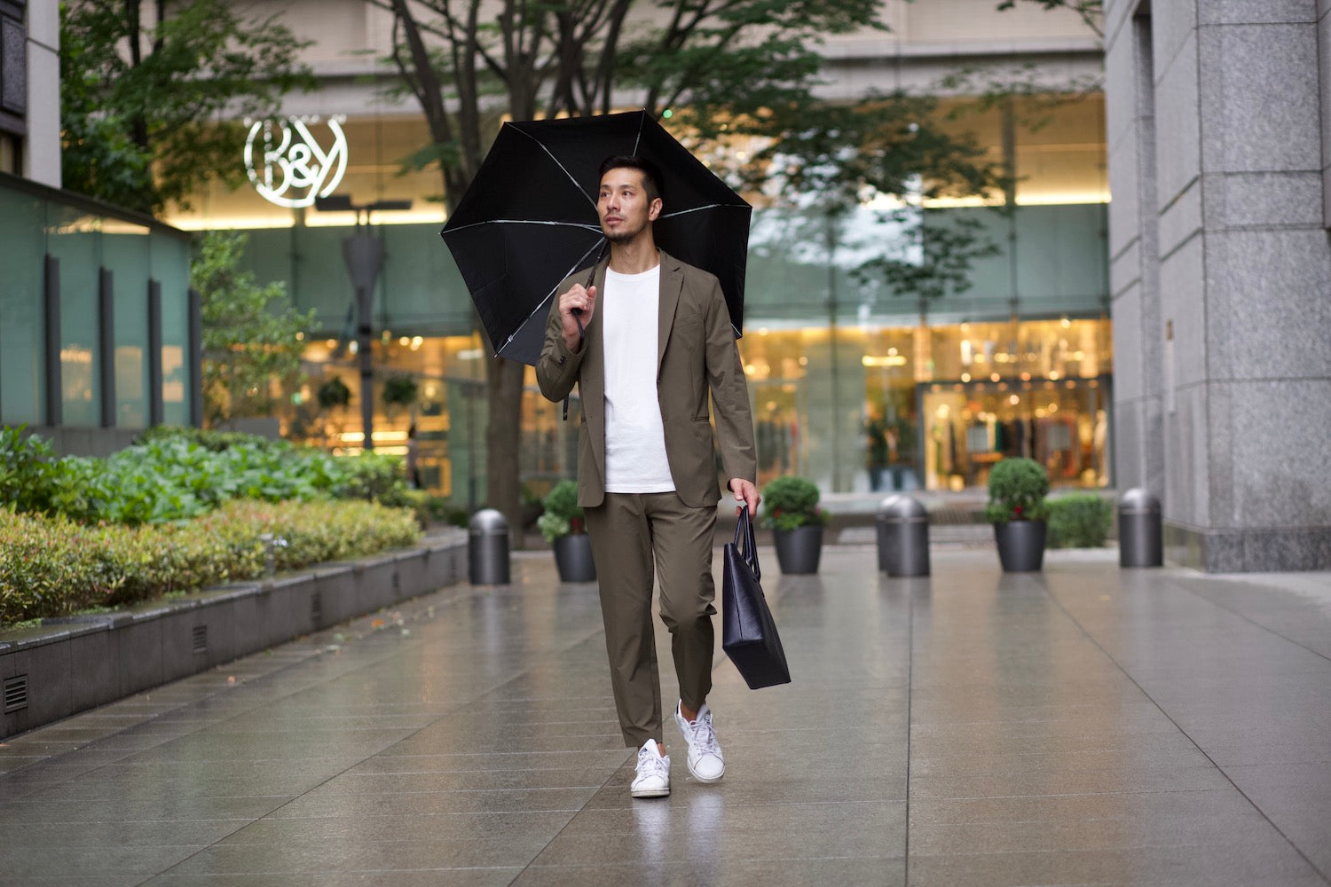 【これで雨対策バッチリ！】レザーバッグの防水ケアを紹介します。