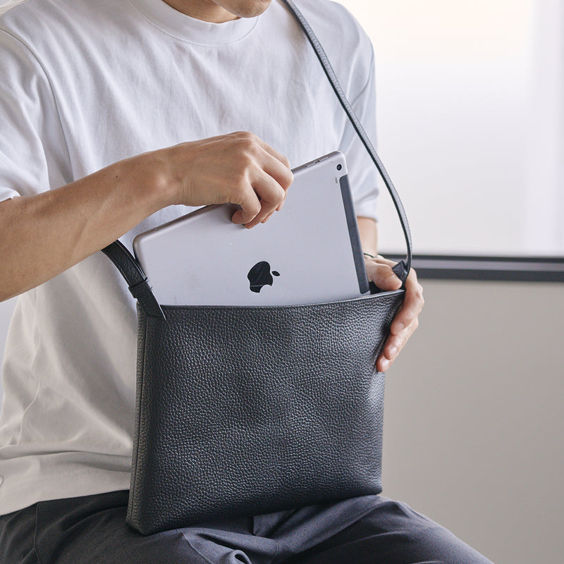 hashtag(ハッシュタグ)サコッシュ レザー レザーサコッシュ ミディアム ブラック – HushTug