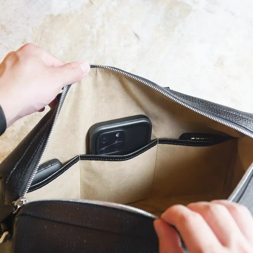 タ*カ様 【極美品】ハッシュタグ ミニボストンバッグ 2way ブラック レザー ミニボストンバッグ ブラック – HushTug