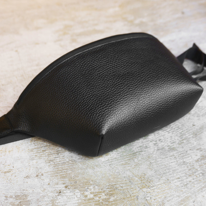 カーブドボディバッグ ブラック – HushTug カーブドボディバッグ ブラック – HushTug