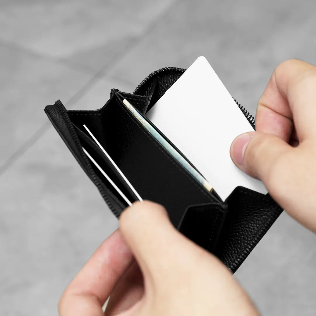［新古品］スマートウォレット ブラックジップ