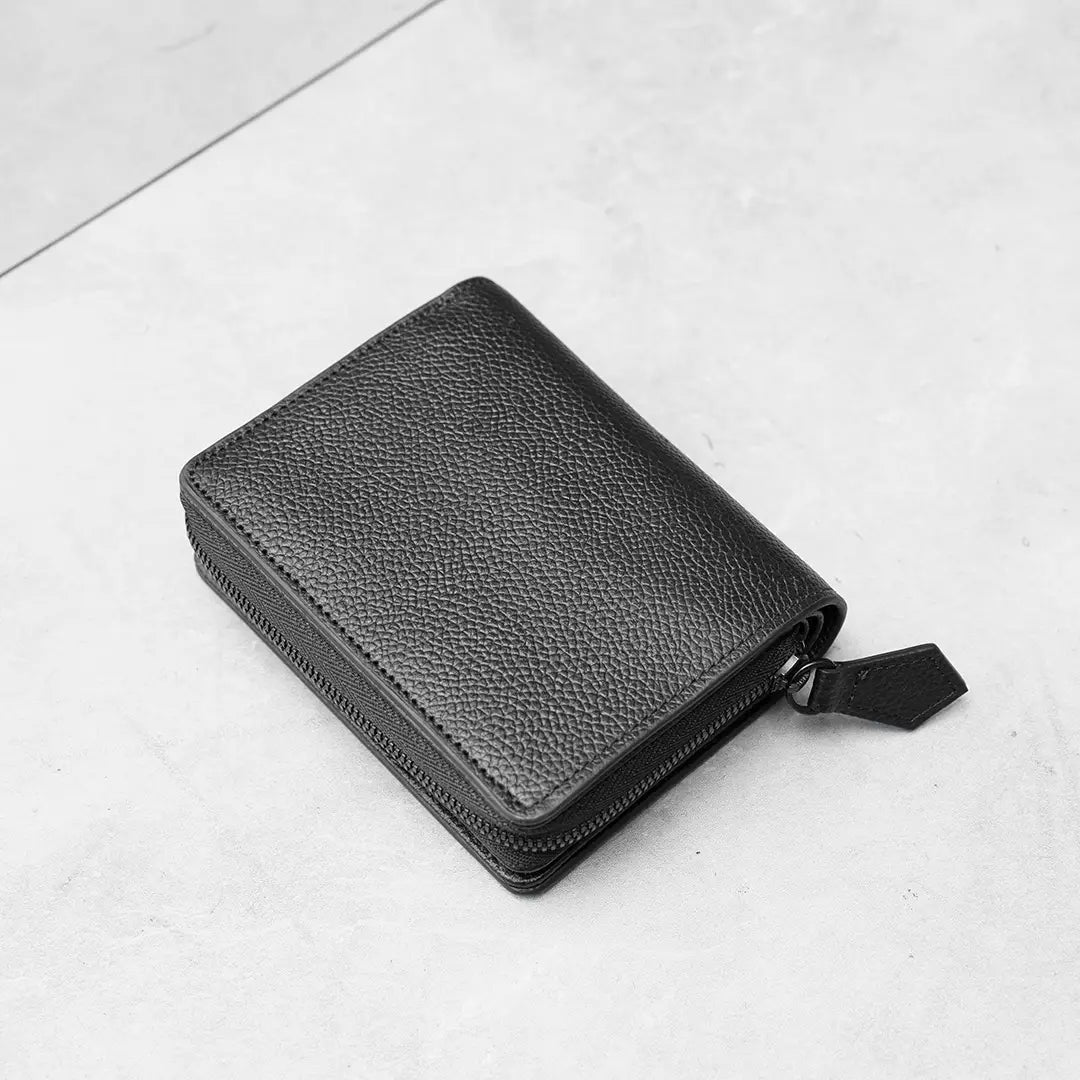 ［新古品］ミディアムウォレット ブラックジップ