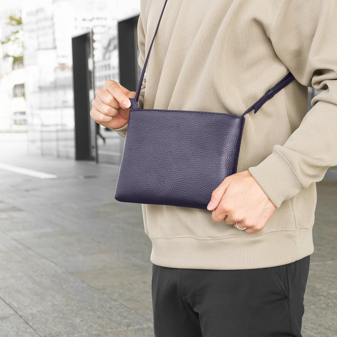 ［新古品］レザーサコッシュ ネイビー