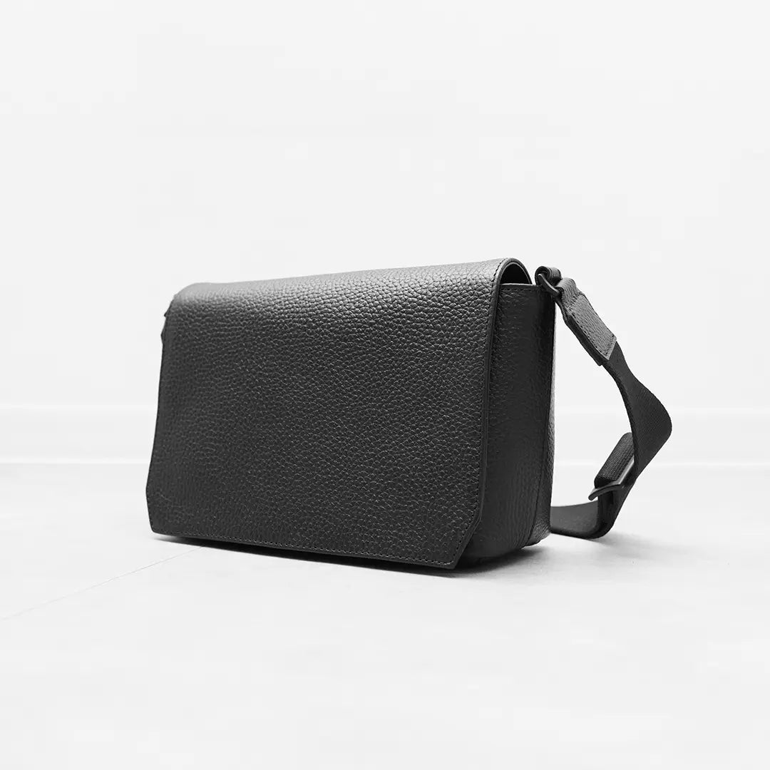 ［新古品］フラップミニショルダーバッグ ブラック