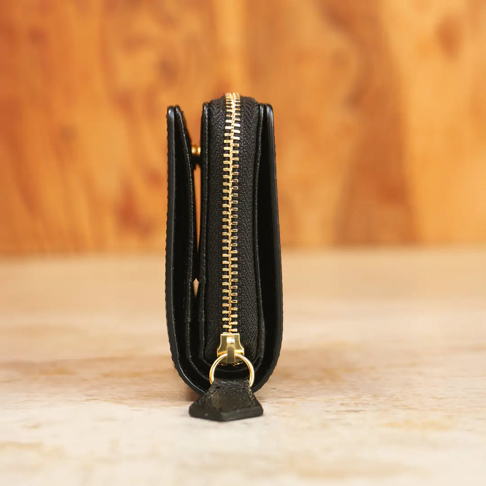 ピュアシュリンクレザー ミディアムウォレット ブラック – HushTug ピュアシュリンクレザー ミディアムウォレット ブラック – HushTug