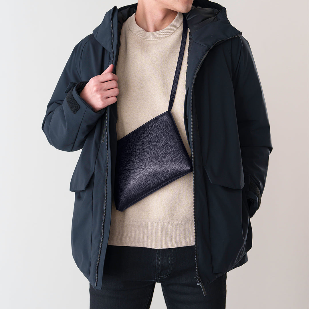 ［新古品］レザーサコッシュ ネイビー