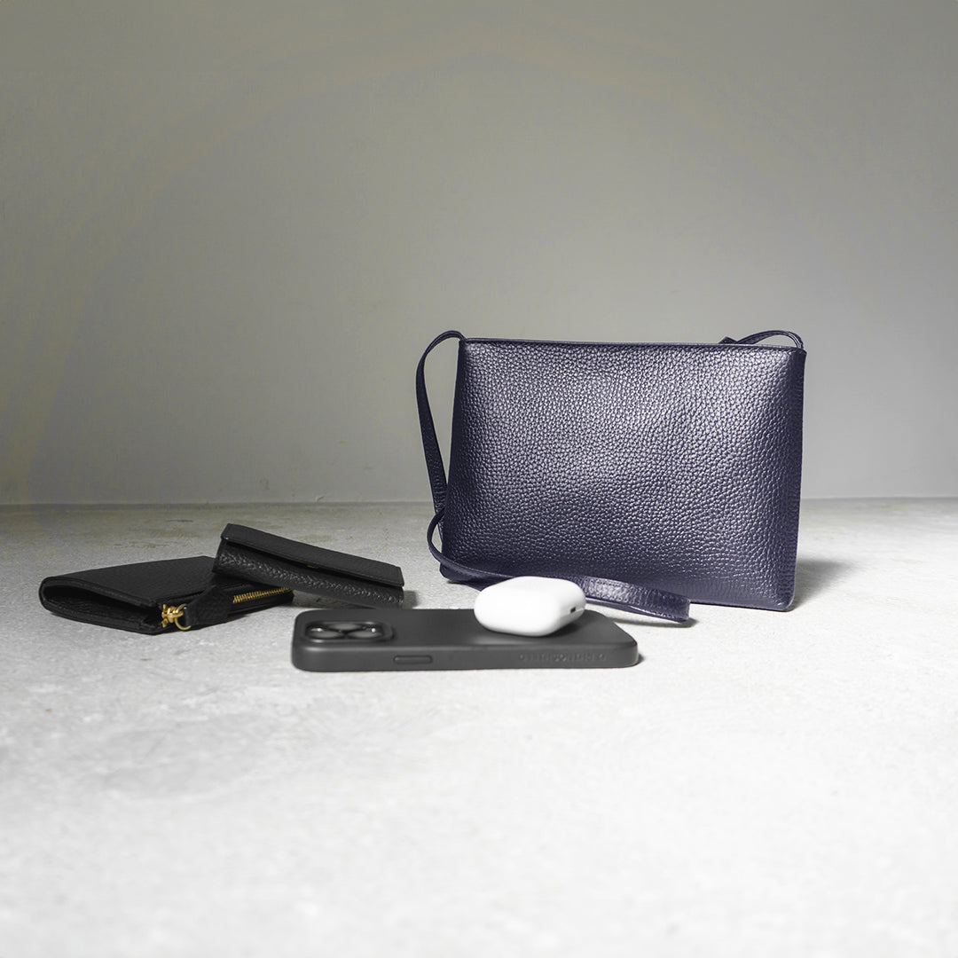 ［新古品］レザーサコッシュ ネイビー