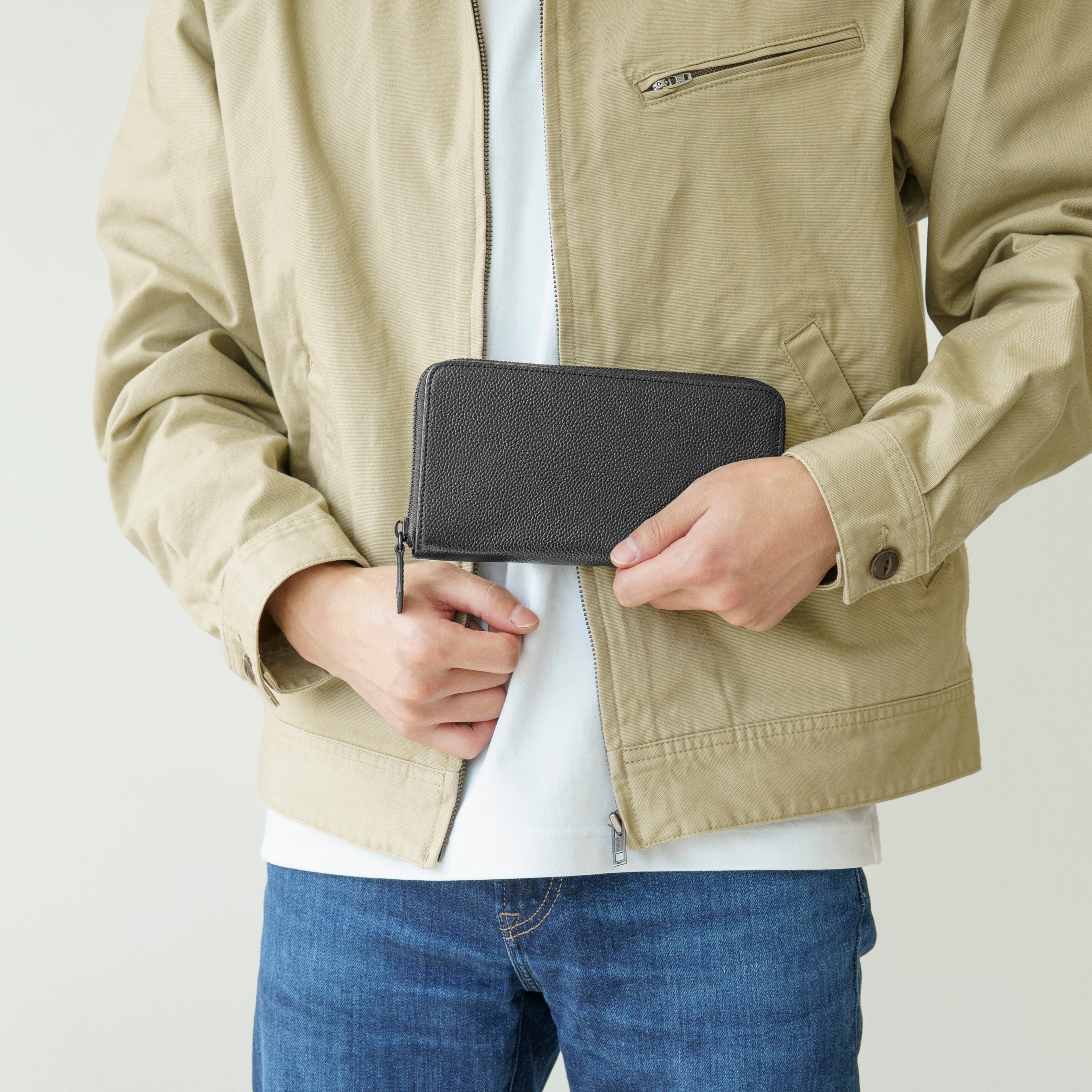 Round Zip Wallet Black