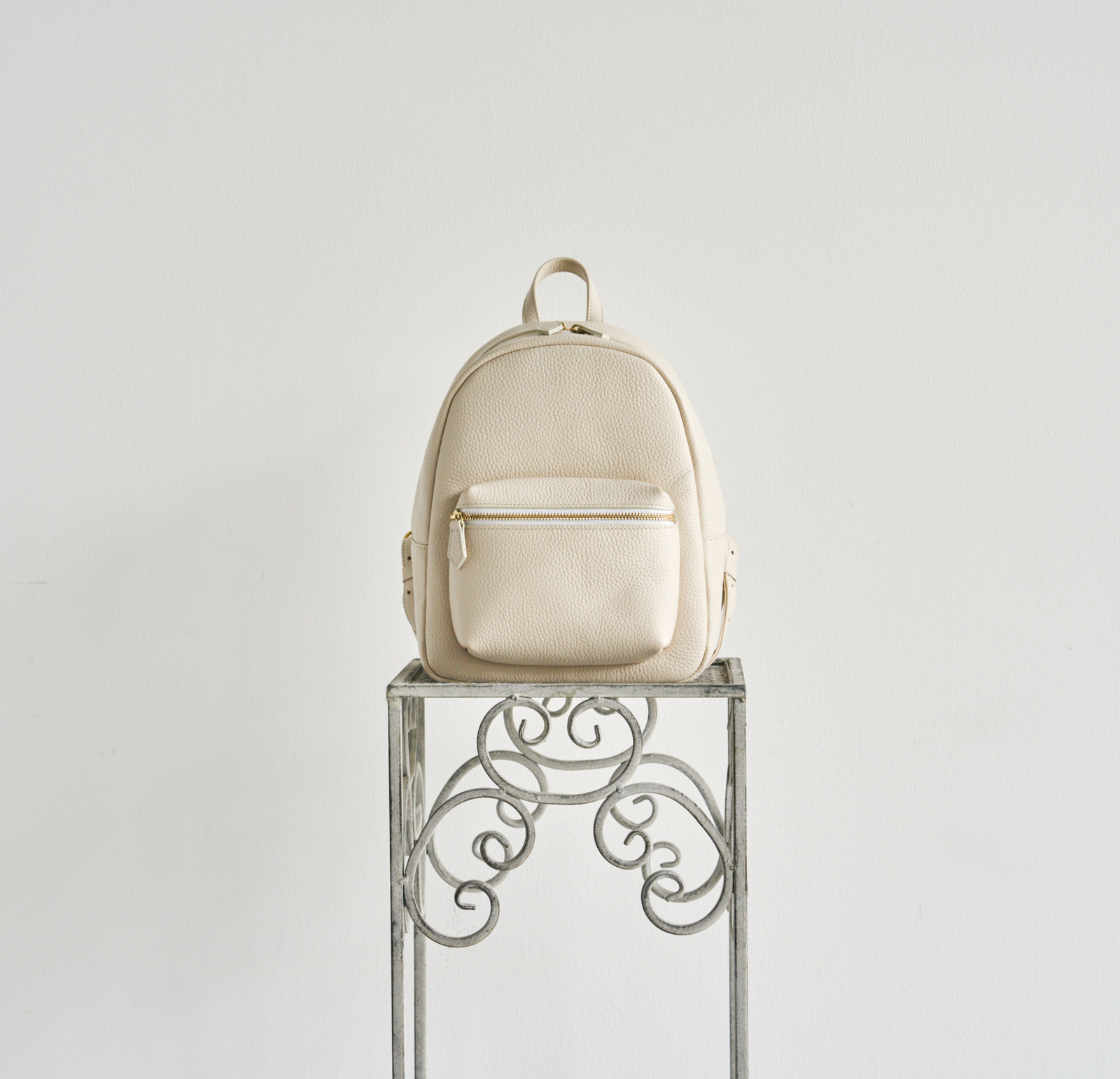 【美品】フルラ　ロビン　リュック　レザー　シボ革　ピンクベージュ d2949_2.jpg