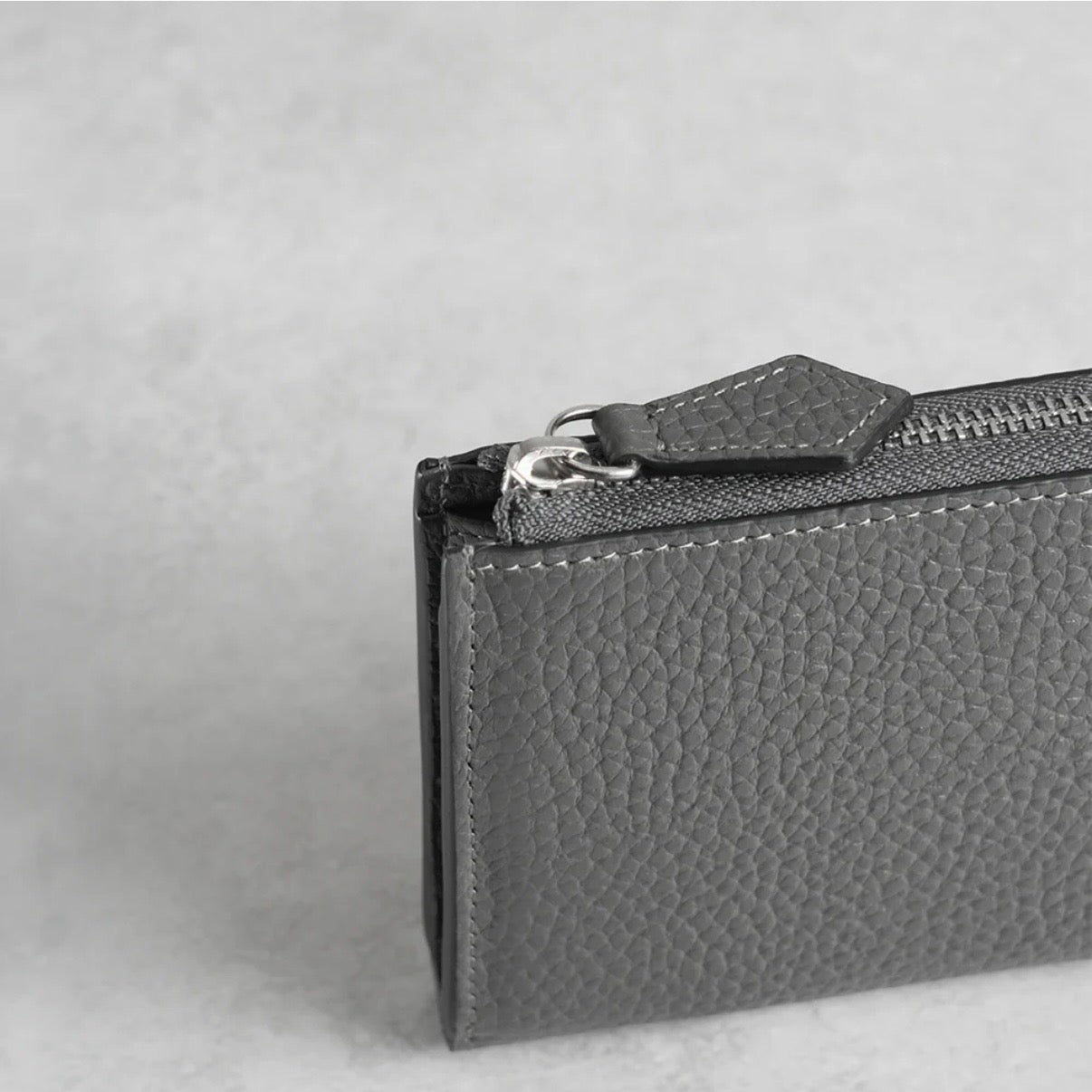［新古品］Lジップウォレット ダークグレー