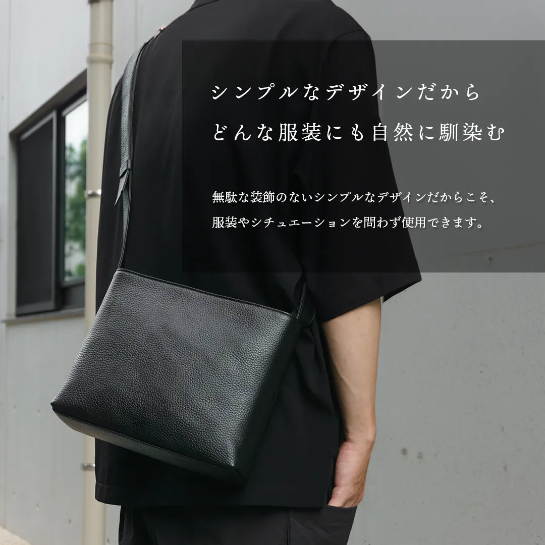 ［新古品］レザーショルダーバッグ ブラック