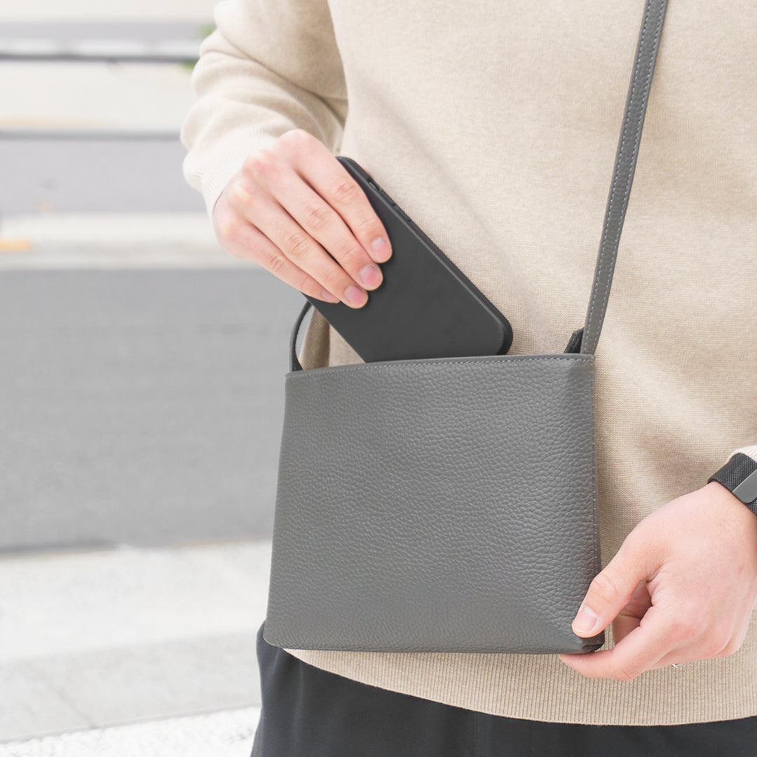 ［新古品］レザーサコッシュ ダークグレー